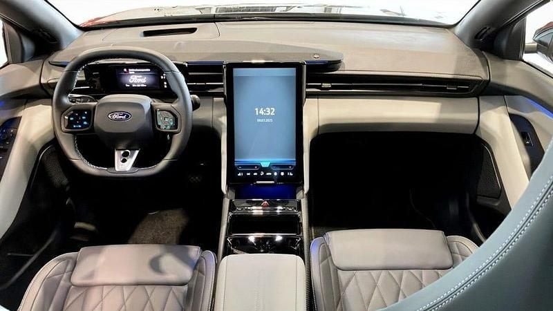 Begagnad Ford Capri Premium 210 kW (286 HK) 2025 Svart SUV