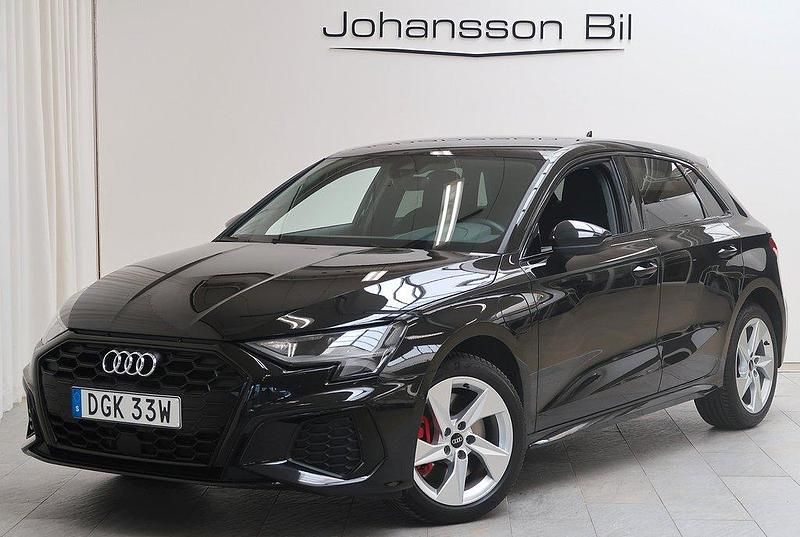 Svart Begagnad 2021 Audi A3 Sportback e-tron S-Line Sedan | 309 900 kr (Marknadspris) - Bild 1/4