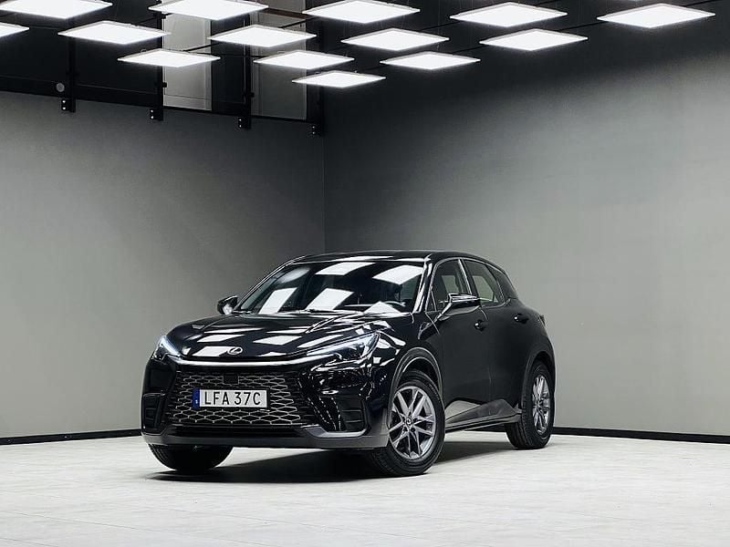 Svart Begagnad 2024 Lexus LBX SUV | 299 900 kr (Superpris) - Bild 1/3