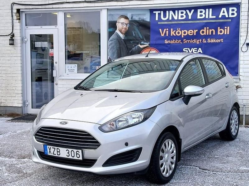 Begagnad Ford Fiesta 105 HK (77 kW) 2013 Grå Halvkombi