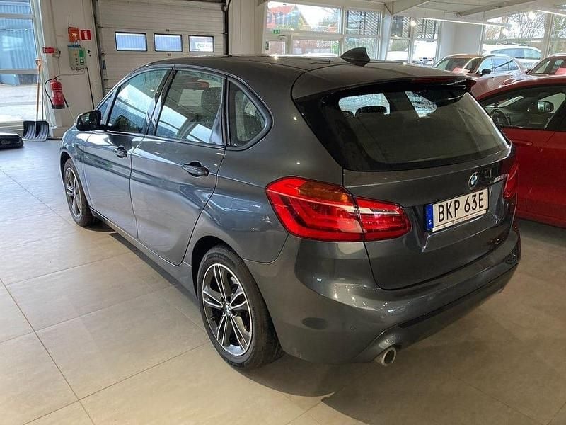 Begagnad BMW 225 Active Tourer Sport Line 220 HK (161 kW) 2020 Grå Minibuss