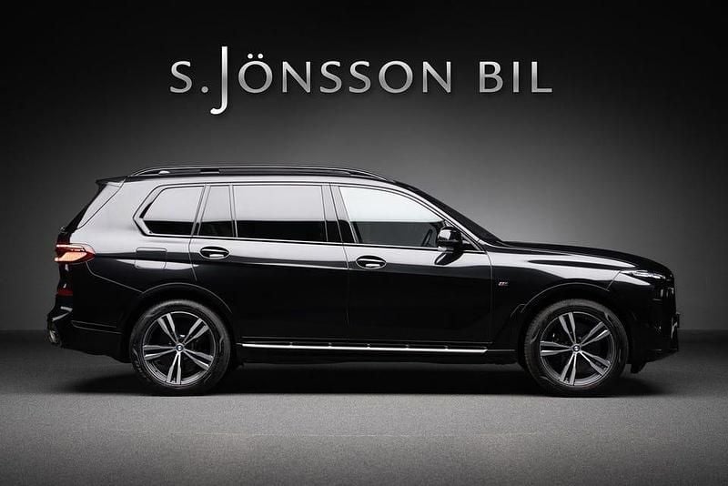 Black sapphire metallic Begagnad 2024 BMW X7 Exclusive SUV | 995 000 kr (Bra pris) - Bild 1/4