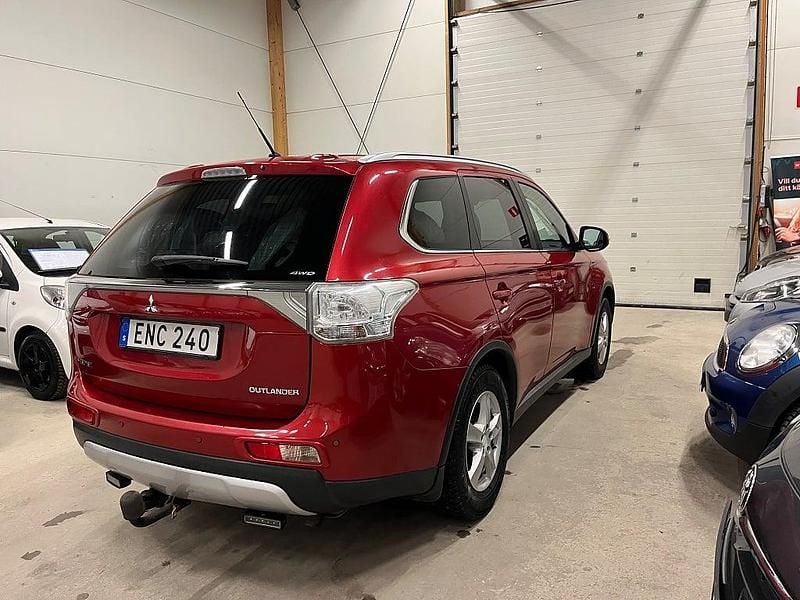 Begagnad Mitsubishi Outlander 150 HK (110 kW) 2014 Röd SUV