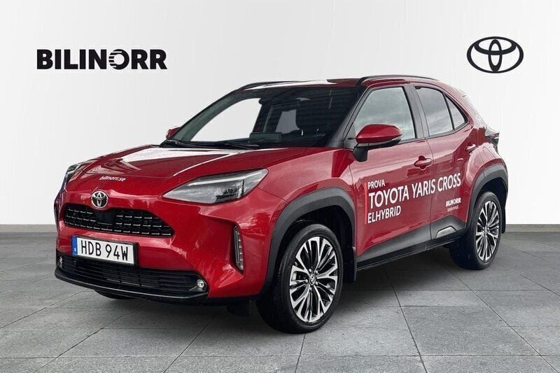 Röd Begagnad 2024 Toyota Yaris Cross Style SUV | 339 900 kr (Marknadspris) - Bild 1/4