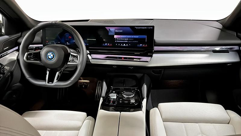 Begagnad BMW 530e M Sport 299 HK (219 kW) 2025 Svart Kombi