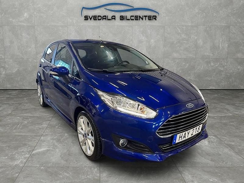 Begagnad Ford Fiesta ST-Line 125 HK (91 kW) 2015 Blå Halvkombi