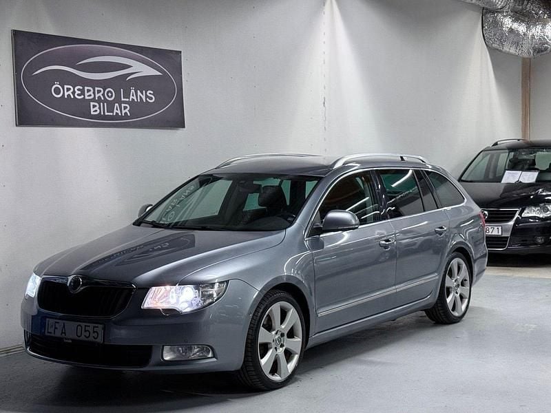 Silver Begagnad 2011 Skoda Superb Elegance Kombi | 59 900 kr (Marknadspris) - Bild 1/4
