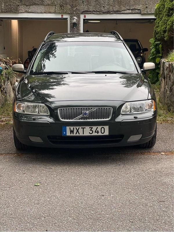 Grön Begagnad 2006 Volvo V70 Kombi | 23 500 kr (Marknadspris) - Bild 1/4
