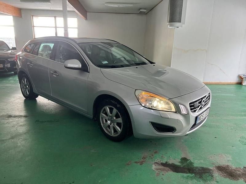 Begagnad Volvo V60 Momentum 116 HK (85 kW) 2012 Grå Kombi