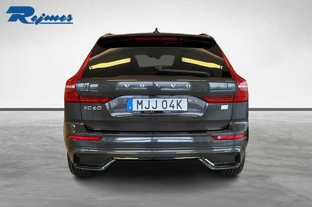 Begagnad Volvo XC60 Plus 349 HK (256 kW) 2023 Platinum grey metallic SUV