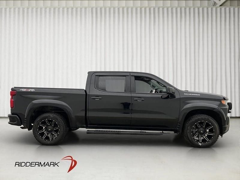 Begagnad Chevrolet Silverado 290 HK (213 kW) 2021 Svart Sedan