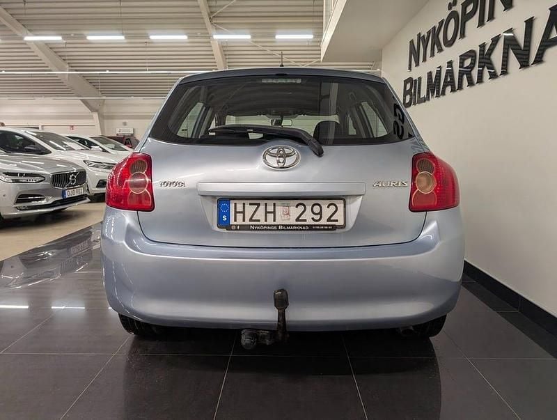 Begagnad Toyota Auris 124 HK (91 kW) 2008 Ljusblå Halvkombi