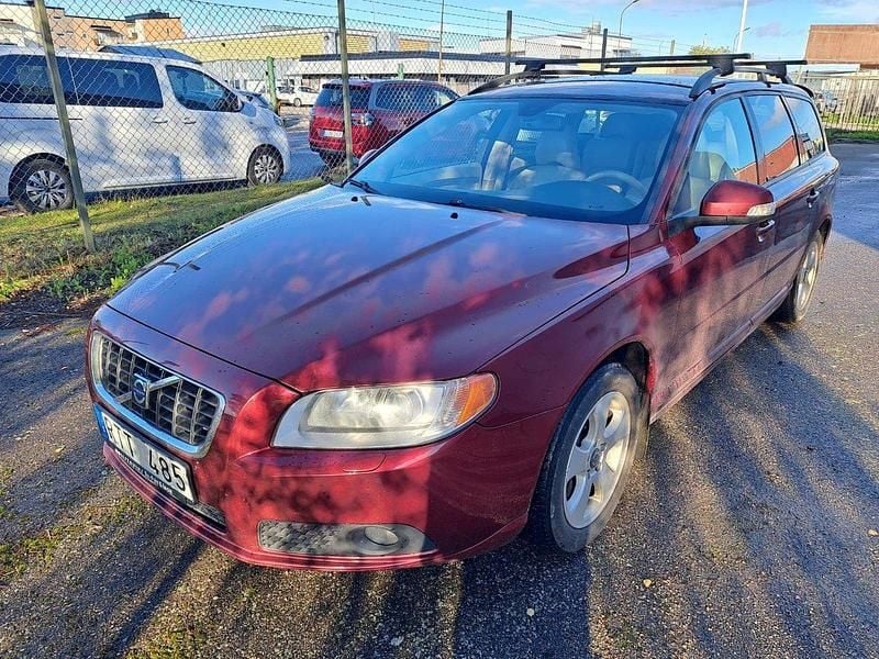 Röd Begagnad 2007 Volvo V70 Kombi | 35 000 kr (Superpris) - Bild 1/4