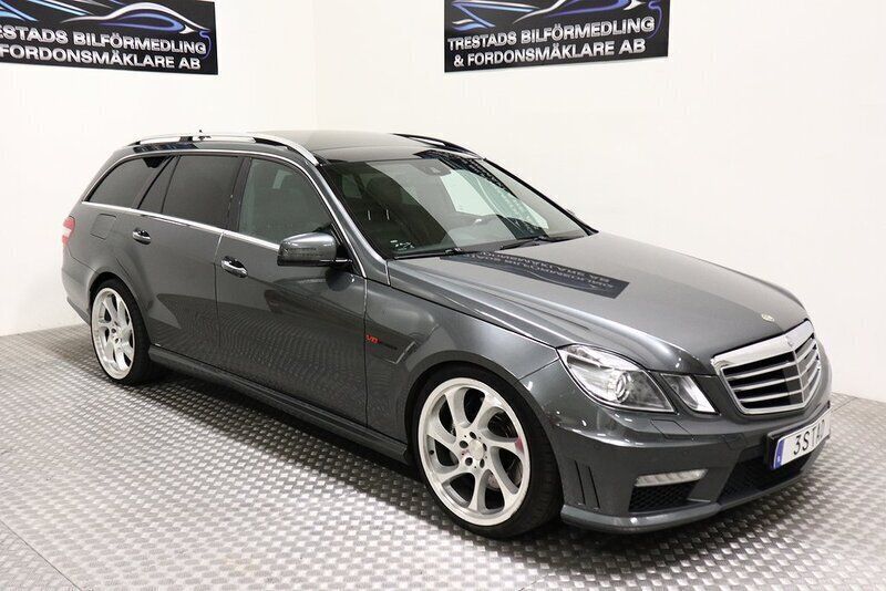 Grå Begagnad 2011 Mercedes E63 AMG AMG Kombi | 299 500 kr - Bild 1/4