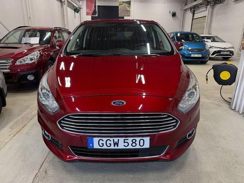 Röd Begagnad 2016 Ford S-MAX Business Edition Minibuss | 139 000 kr (Superpris) - Bild 1/4
