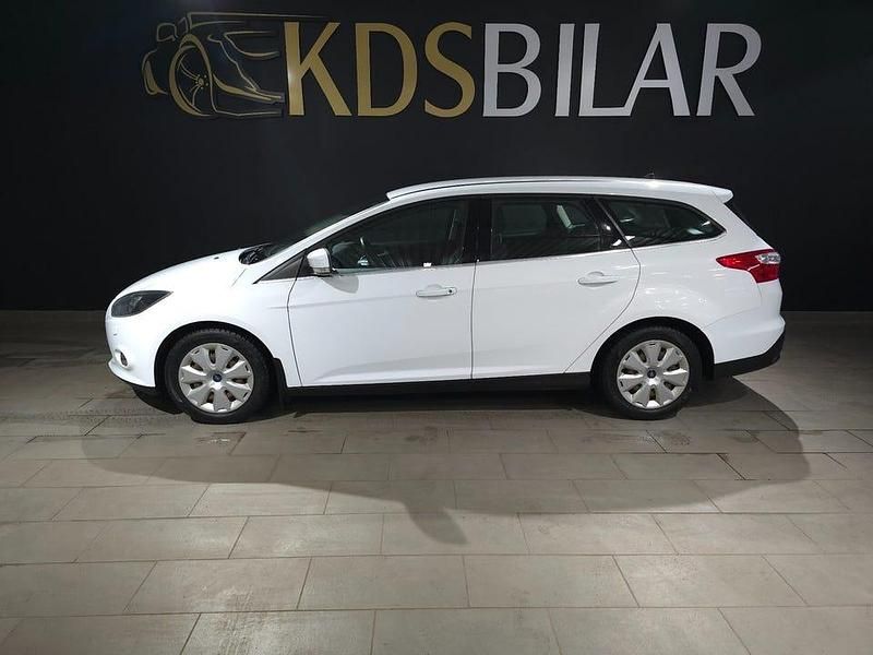 Vit Begagnad 2014 Ford Focus Titanium Kombi | 49 900 kr (Marknadspris) - Bild 1/4