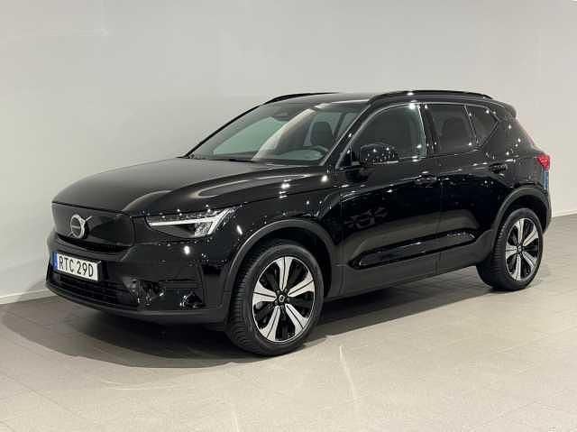 Svart Begagnad 2022 Volvo XC40 Core SUV | 349 500 kr - Bild 1/3