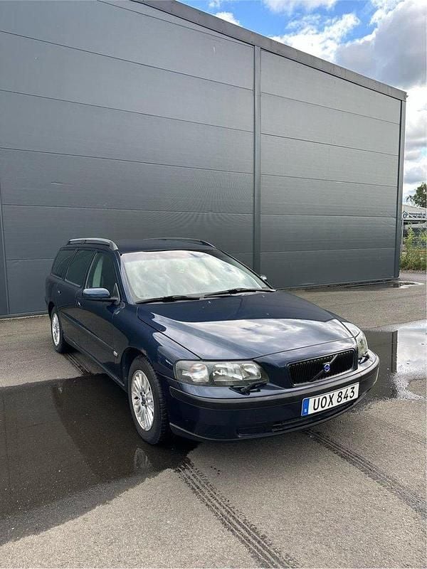 Blå Begagnad 2004 Volvo V70 Kombi | 30 000 kr (Marknadspris) - Bild 1/4
