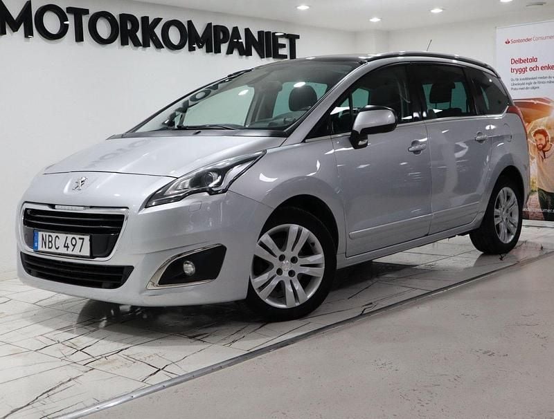 Ljusgrå Begagnad 2015 Peugeot 5008 Allure Minibuss | 89 900 kr (Marknadspris) - Bild 1/4