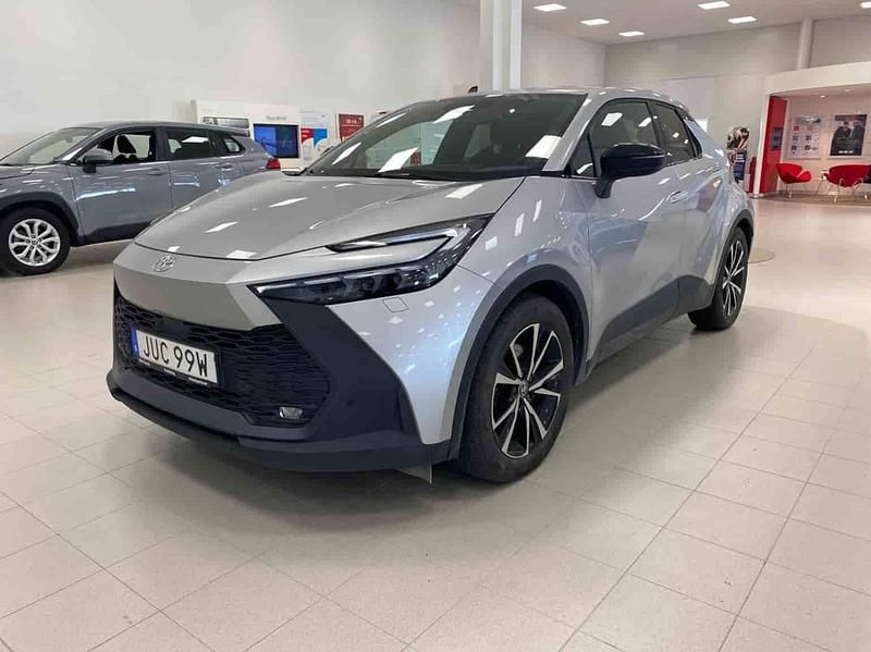 Silver Begagnad 2024 Toyota C-HR SUV | 389 900 kr - Bild 1/1