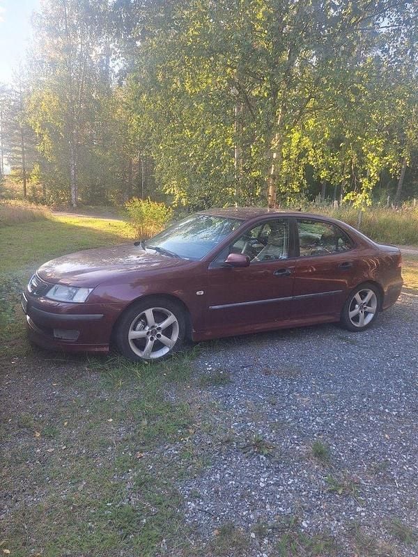 Röd Begagnad 2003 Saab 9-3 Vector Sedan | 15 900 kr (Marknadspris) - Bild 1/4