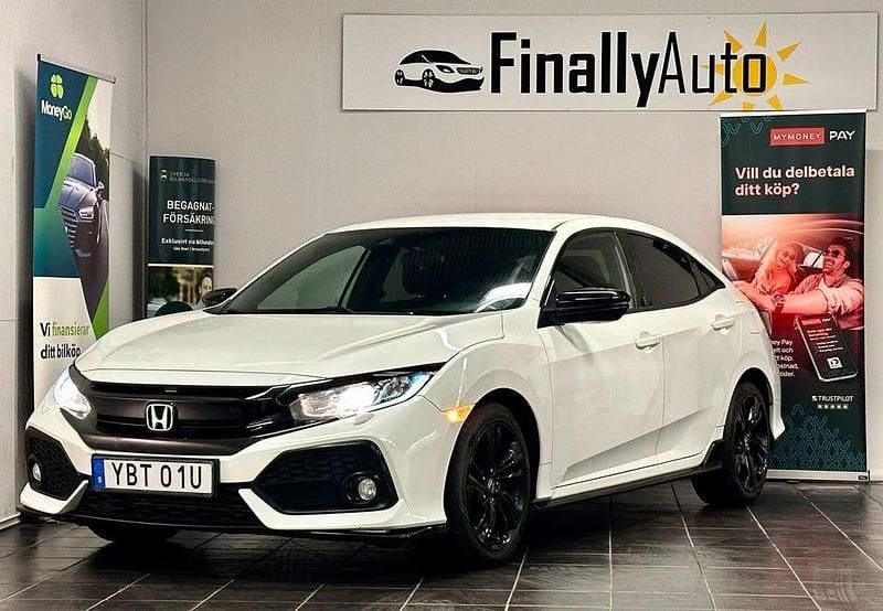 Vit Begagnad 2018 Honda Civic Dynamic Halvkombi | 159 900 kr (Marknadspris) - Bild 1/2