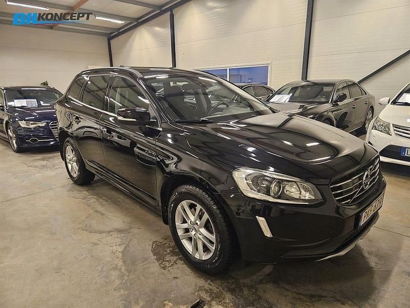 Begagnad Volvo XC60 Momentum 190 HK (139 kW) 2017 Svart SUV