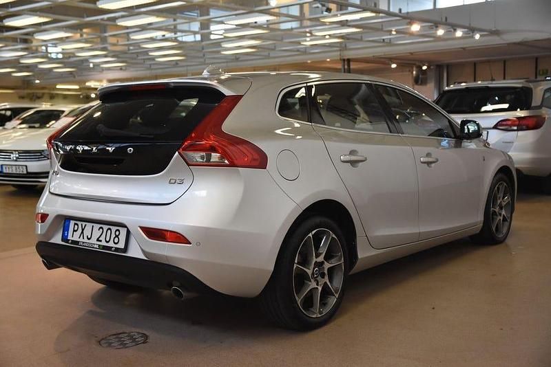 Begagnad Volvo V40 Ocean Race 150 HK (110 kW) 2015 Silver Kombi