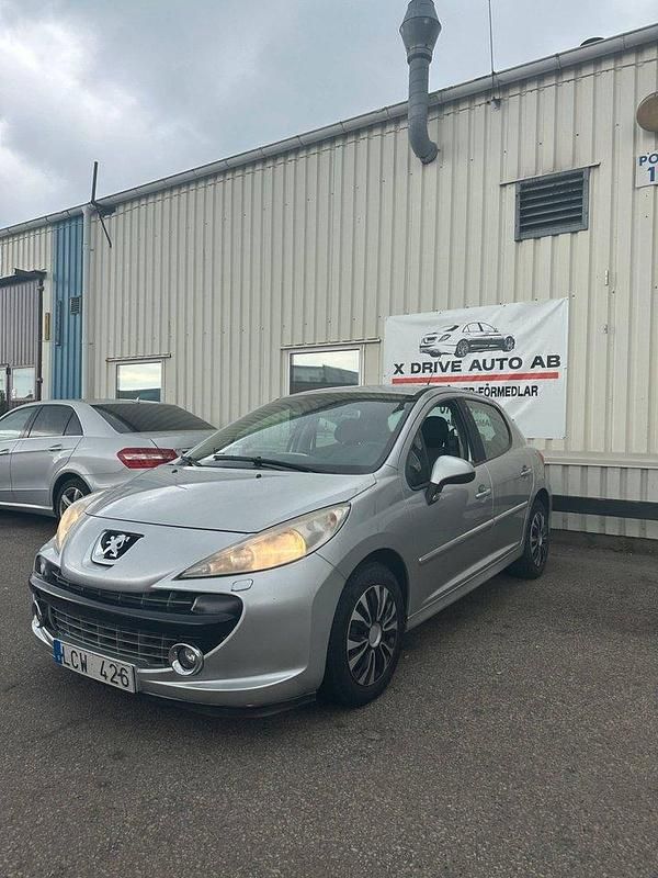 Ljusgrå Begagnad 2010 Peugeot 207 Halvkombi | 21 999 kr (Bra pris) - Bild 1/4