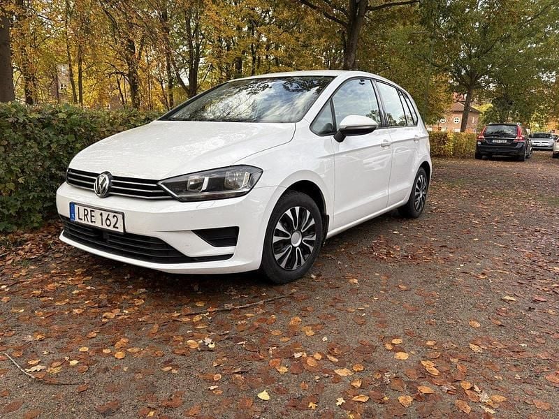 Vit Begagnad 2016 VW Golf VII Halvkombi | 96 000 kr (Marknadspris) - Bild 1/4