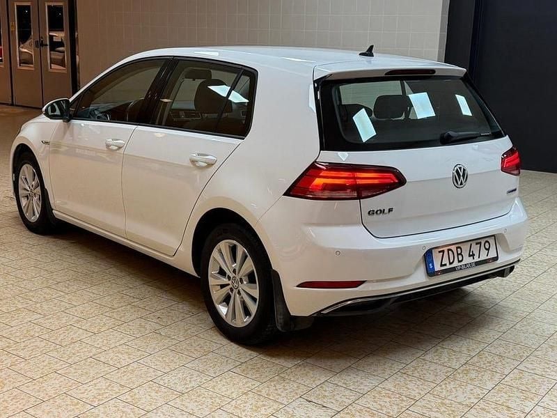 Begagnad VW Golf VII 110 HK (80 kW) 2017 Vit Halvkombi