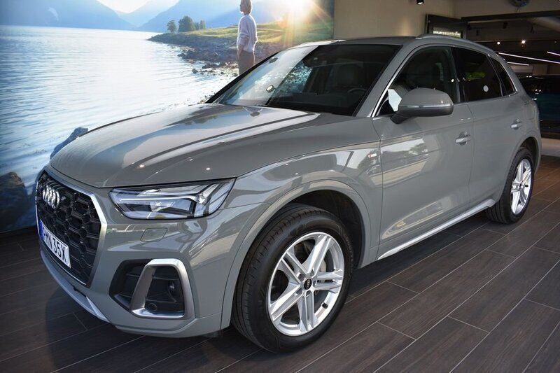 Grå Begagnad 2021 Audi Q5 S-Line SUV | 469 000 kr (Lite dyr) - Bild 1/4