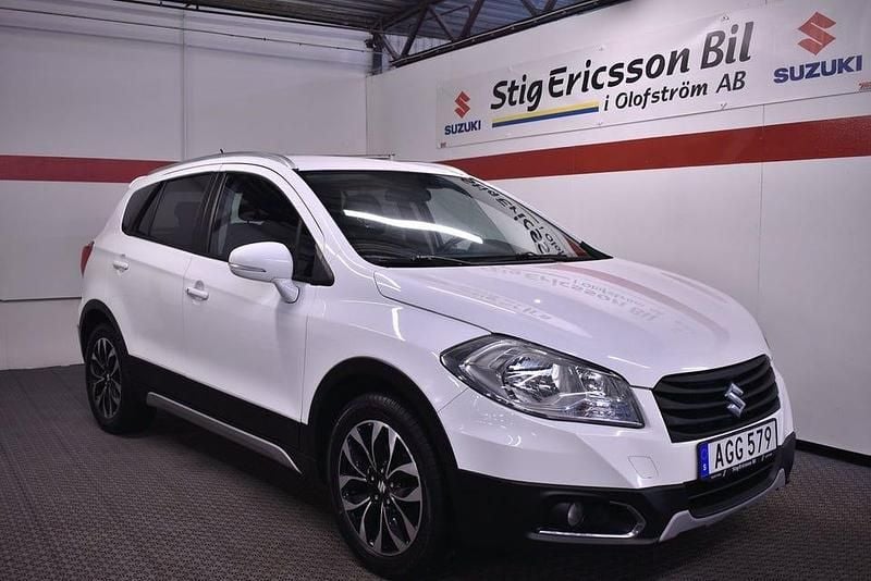 Begagnad Suzuki SX4 S-Cross Exclusive 120 HK (88 kW) 2014 Vit