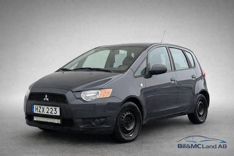Begagnad Mitsubishi Colt 95 HK (69 kW) 2009 Grå Halvkombi