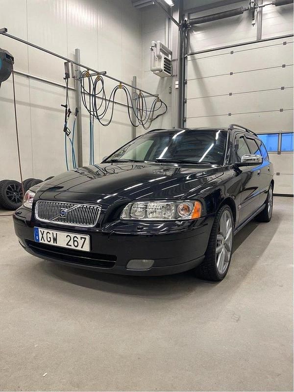 Svart Begagnad 2006 Volvo V70 Dynamic Kombi | 47 000 kr (Marknadspris) - Bild 1/4