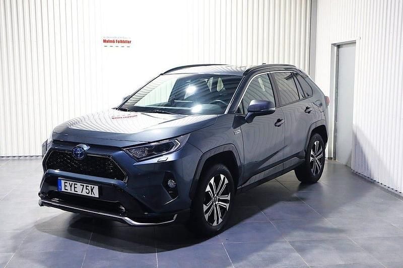 Grå Begagnad 2021 Toyota RAV4 Edition SUV | 429 900 kr (Marknadspris) - Bild 1/4