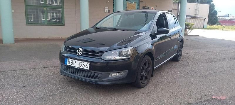 Svart Begagnad 2011 VW Polo Halvkombi | 34 900 kr (Lite dyr) - Bild 1/4
