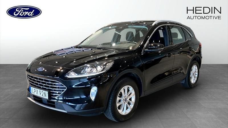 Svart (black) Begagnad 2022 Ford Kuga Titanium SUV | 259 900 kr (Marknadspris) - Bild 1/4