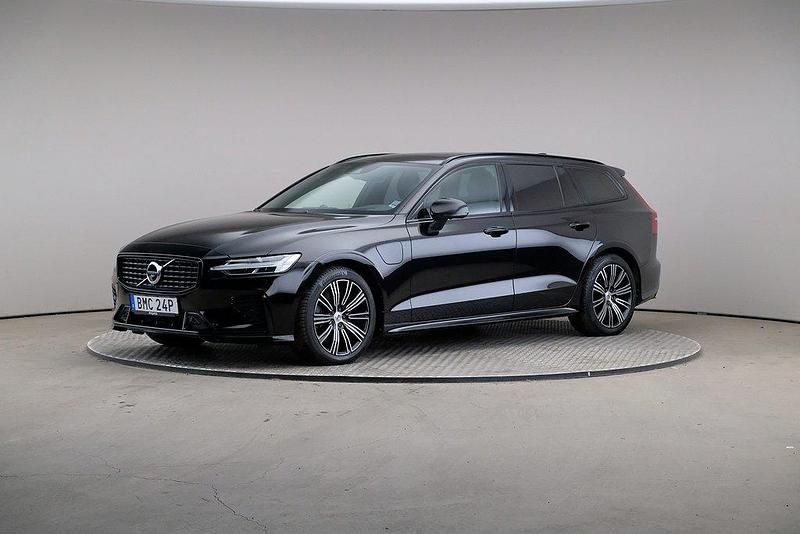 Svart Begagnad 2022 Volvo V60 R-Design Pro Kombi | 399 000 kr (Marknadspris) - Bild 1/4