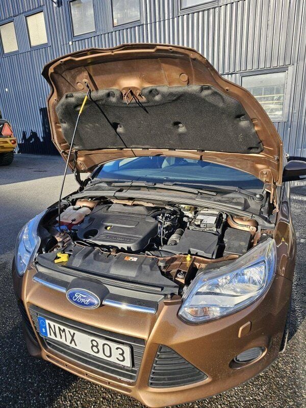 Brun Begagnad 2013 Ford Focus Trend Halvkombi | 85 000 kr (Lite dyr) - Bild 1/4