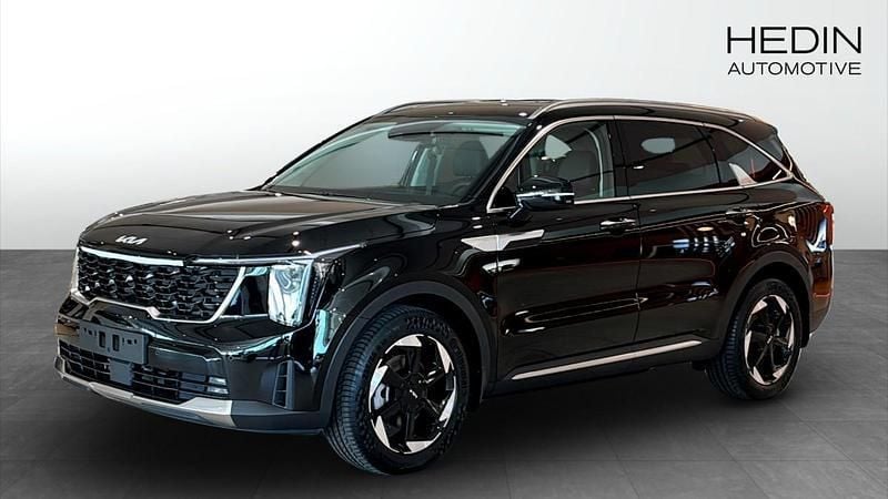 Svart (black) Ny 2024 Kia Sorento Advance SUV | 592 000 kr (Marknadspris) - Bild 1/4