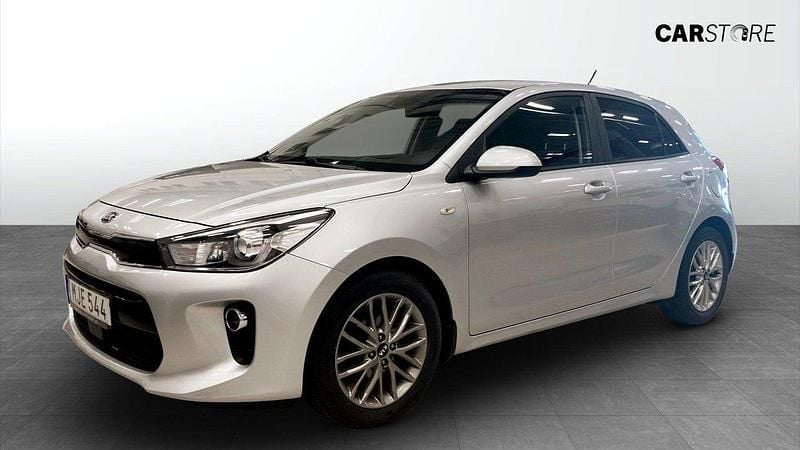 Grå Begagnad 2019 Kia Rio Advance Halvkombi | 109 900 kr (Marknadspris) - Bild 1/4