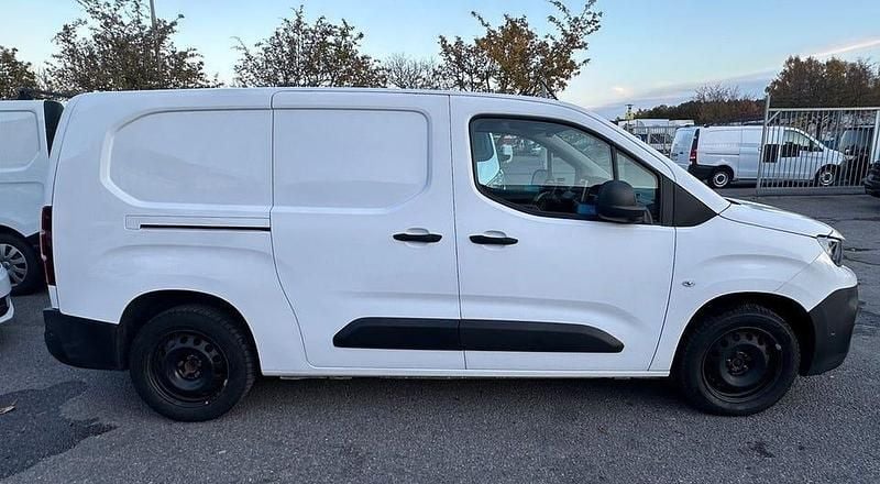 Begagnad Peugeot Partner 102 HK (75 kW) 2019 Vit Minibuss