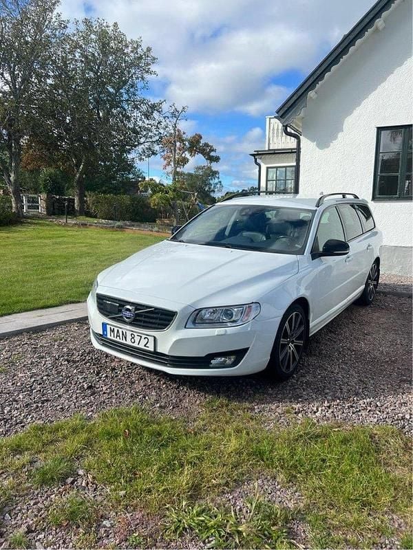 Vit Begagnad 2016 Volvo V70 Standard Kombi | 160 000 kr (Marknadspris) - Bild 1/4