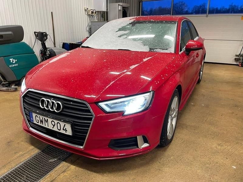 Röd Begagnad 2017 Audi A3 Proline Sedan | 179 000 kr (Marknadspris) - Bild 1/4