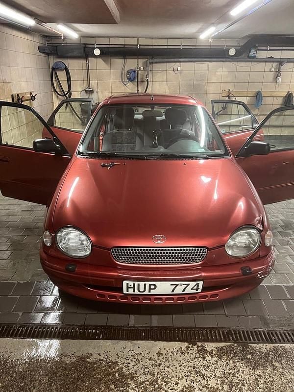 Begagnad Toyota Corolla 107 HK (78 kW) 1998 Halvkombi
