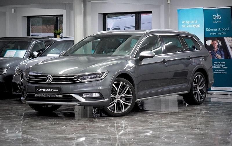 Mörkgrå (grå) Begagnad 2016 VW Passat Alltrack GTS Kombi | 209 900 kr (Marknadspris) - Bild 1/4