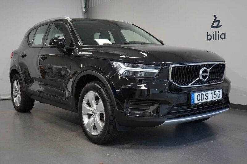 Svart Begagnad 2022 Volvo XC40 Momentum SUV | 279 900 kr (Marknadspris) - Bild 1/3