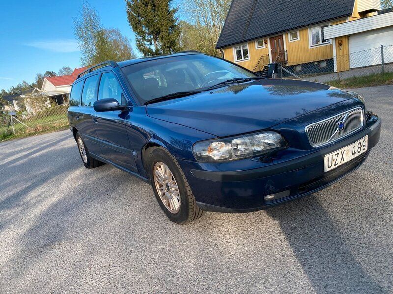 Mörkblå Begagnad 2004 Volvo V70 Business Edition Kombi | 14 900 kr (Bra pris) - Bild 1/4