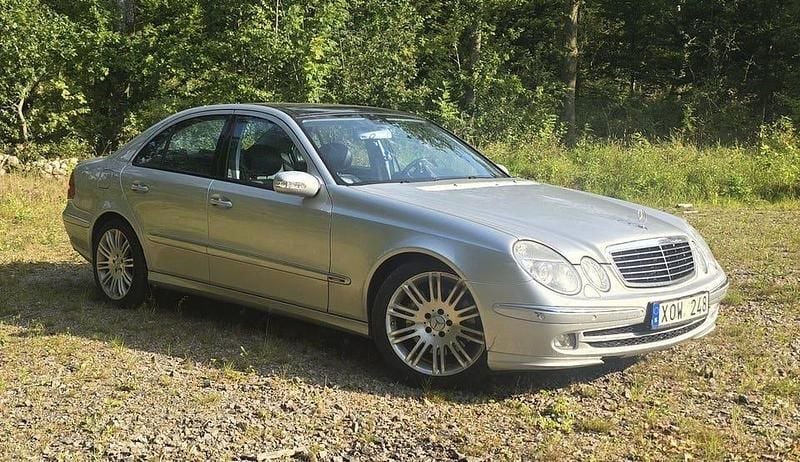 Silver Begagnad 2006 Mercedes E320 Avantgarde Sedan | 83 000 kr (Marknadspris) - Bild 1/4